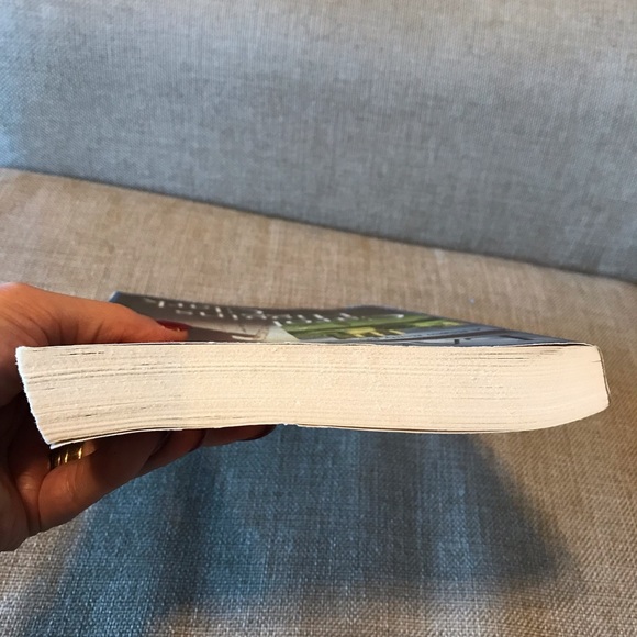 Laced A Regan Reilly Mystery Paperback by Carol Higgins Clark - Picture 6 of 10